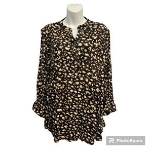 Kim Rogers Henley Top.  Size large    Black and Taupe